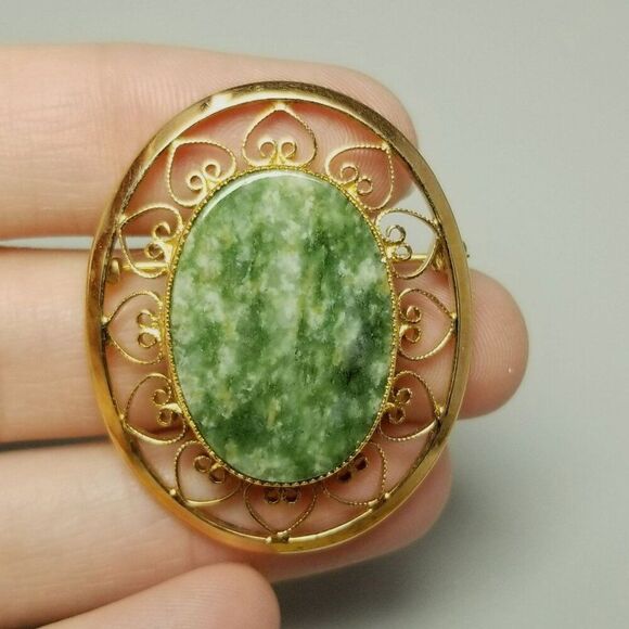 Vintage Oval Green Stone and 12k Yellow Gold Filled Filigree Frame Brooch - Picture 1 of 8